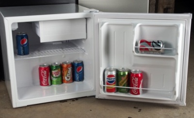 Куплю мини холодильник б у. Мини холодильник. 60на50. Мини холодильник LG ns24lbeg. Минихолодильник 5 c21hl. Оригинальный холодильник маленький.