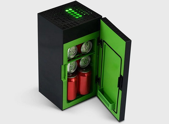 Microsoft показала вторую версию мини-холодильника в виде Xbox series-X